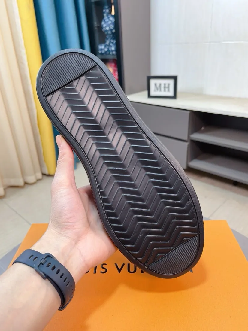 Ex-factory price 438🌹🌹【LOUIS VUITTON】Same style on Louis Vuitton* official website🚹Men's high-top casual shoes❤️Same style as popular celebrities and big names ~ Best-selling at home and abroad Lv focuses on the checkerboard series...Imported first-layer cowhide with special fabrics➕Full sheepskin lining➕Brand-specific hollow outsole💎Produced by OEM The highest version🔍🔍Number of codes: 38-44,